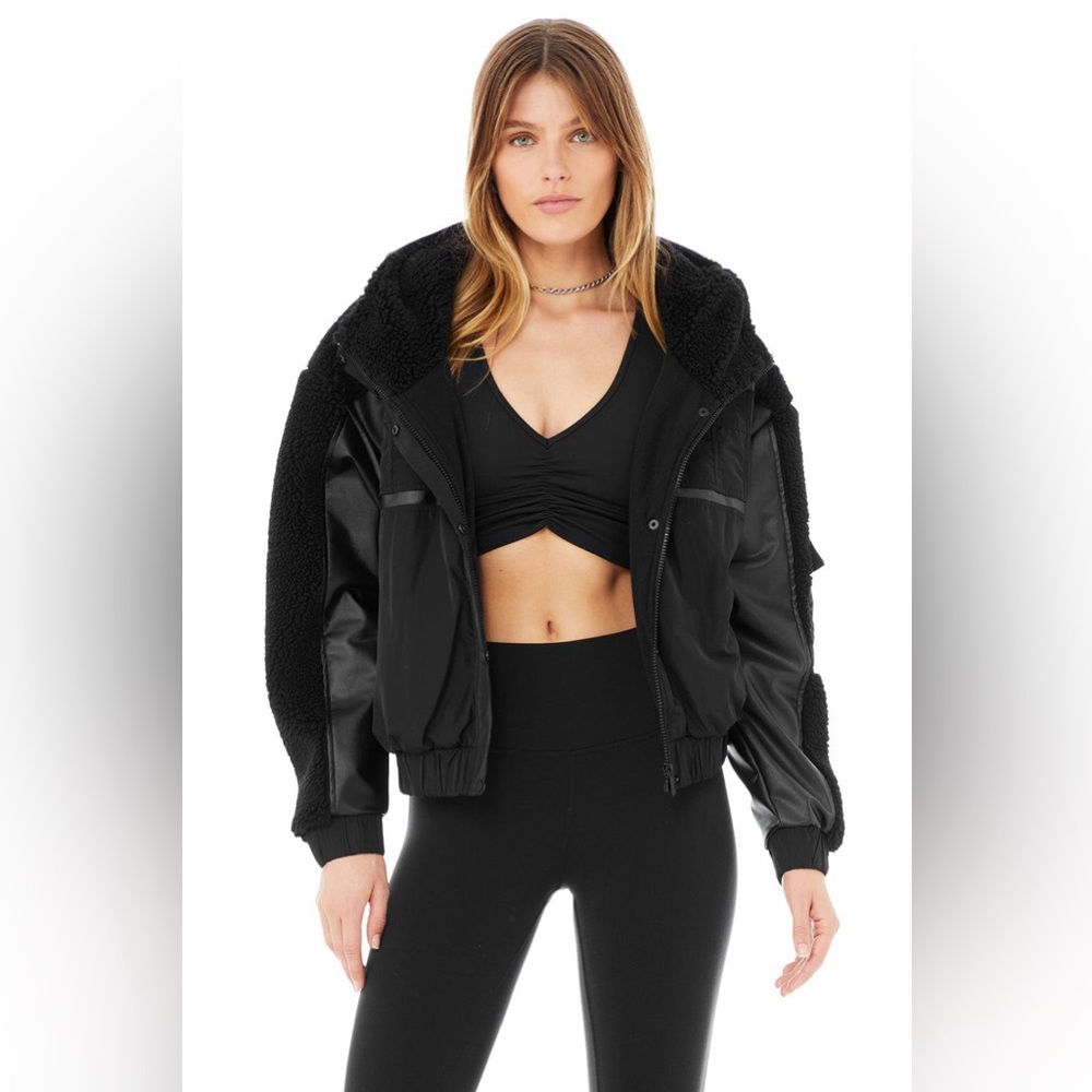 NWOT Alo Yoga utility jacket.